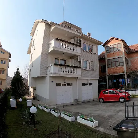 3 Bedrooms Free Private Parking Ksenija Apartment Nis